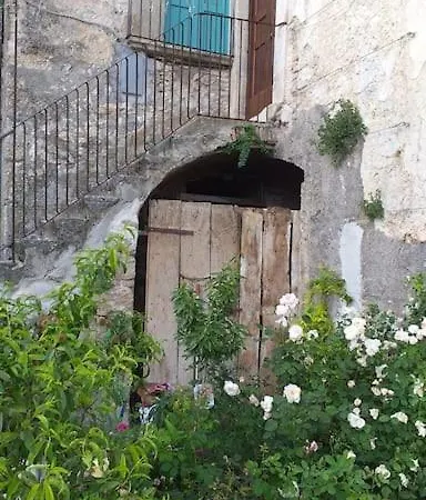 Casa Fonte Vallone بيت للعطل